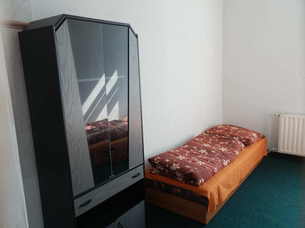 Ubytovna Pod Mostem ออสตราวา ภายนอก รูปภาพ